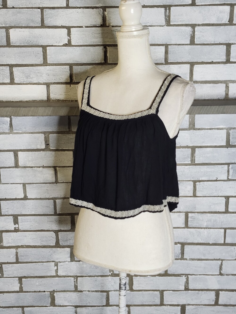 • Forever 21 Junior's Sleeveless Crop Top Small Black, White Embroidered Sheer